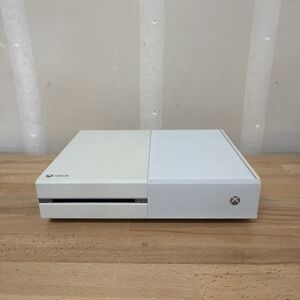 Microsoft Xbox One 500GB Console White 1540 Console Only – Used